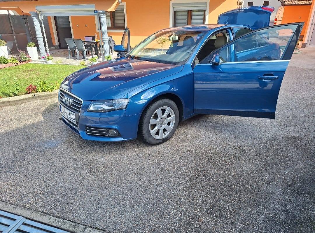 AUDI A4 B8 2011. godište